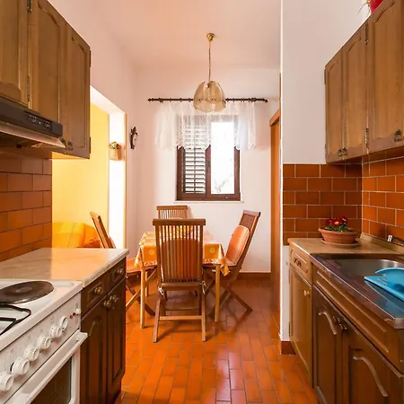 Neve - Two-bedroom With Balcony And Sea View