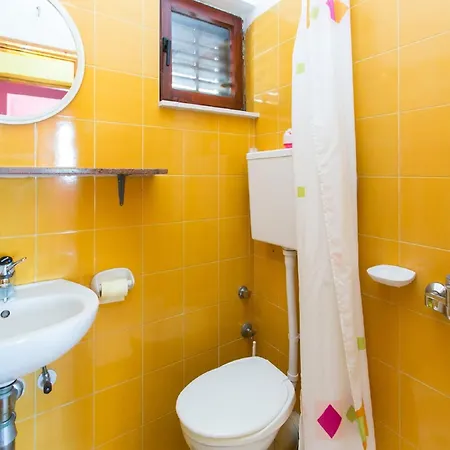 Neve - Two-bedroom With Balcony And Sea View شقة