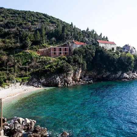 Neve - Two-bedroom With Balcony And Sea View شقة