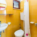 Neve - Two-bedroom With Balcony And Sea View شقة