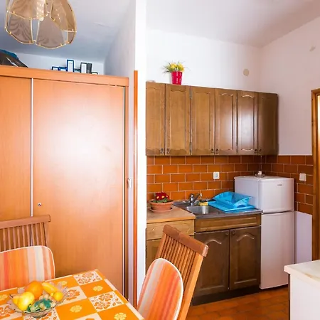 Neve - Two-bedroom With Balcony And Sea View Apartament