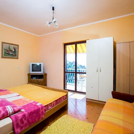 Neve - Two-bedroom With Balcony And Sea View Апартаменты