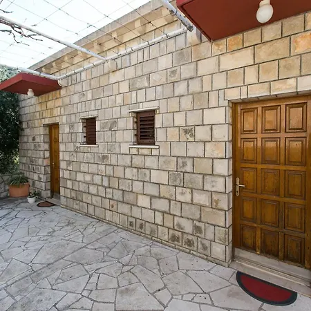 Neve - Two-bedroom With Balcony And Sea View Apartman