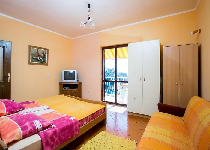 Neve - Two-bedroom With Balcony And Sea View Апартаменты