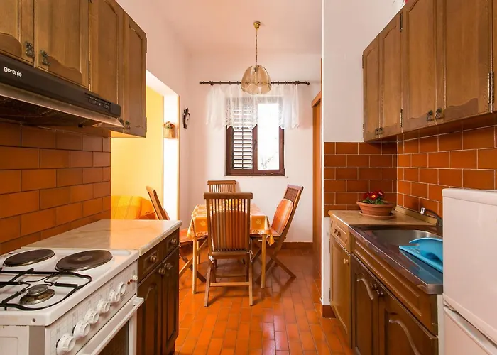 Neve - Two-bedroom With Balcony And Sea View